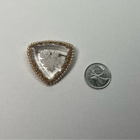 Vintage Gold Tone Reuleaux Shape Clear Crystal Reverse Etched White Rose Brooch - Picture 5 of 5